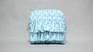 Read more about the article DIY RUFFLE POUCH BAG