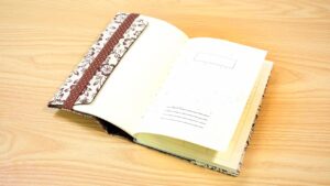 Read more about the article DIY EASY BOOK COVER