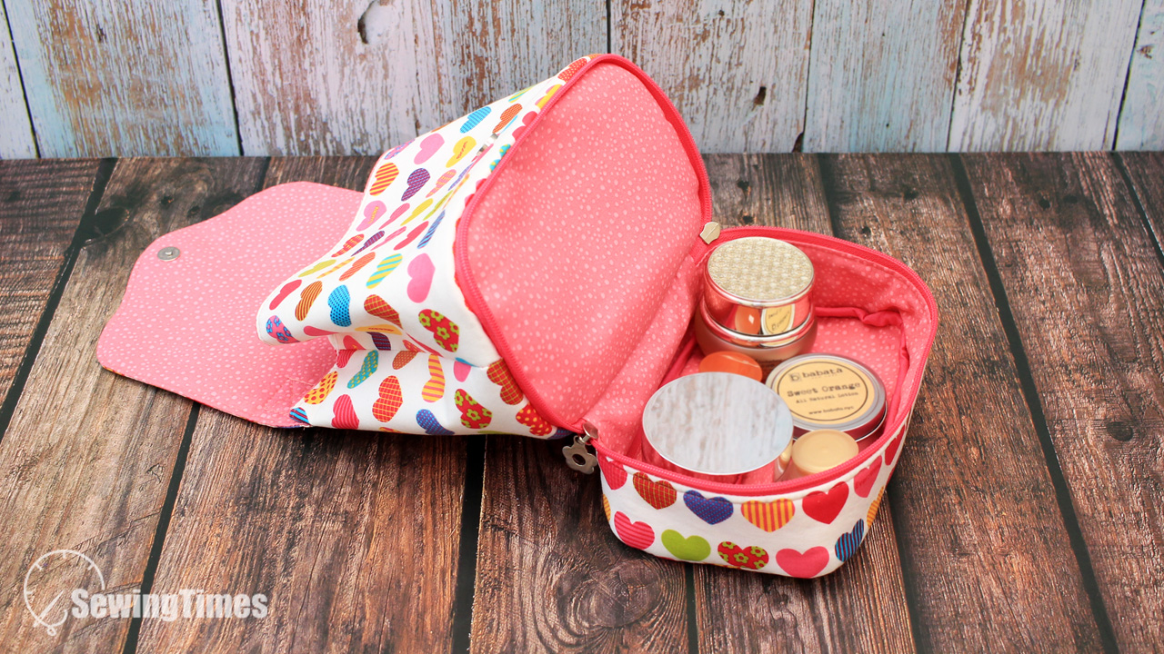 Read more about the article DIY Double Makeup Bag