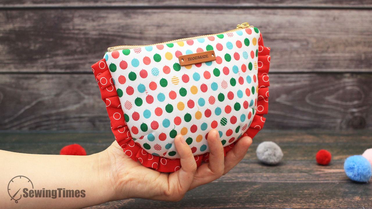 Read more about the article DIY Ruffle Zipper Pouch
