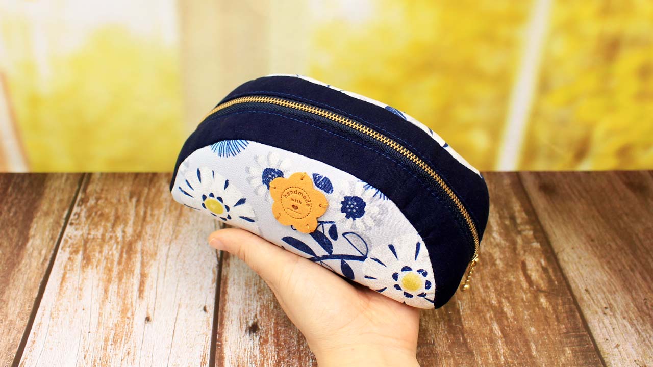 Read more about the article DIY Cosmetic Pouch – Sewing Pattern & Tutorial
