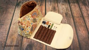 Read more about the article DIY Cosmetic Bag with Brush Holder