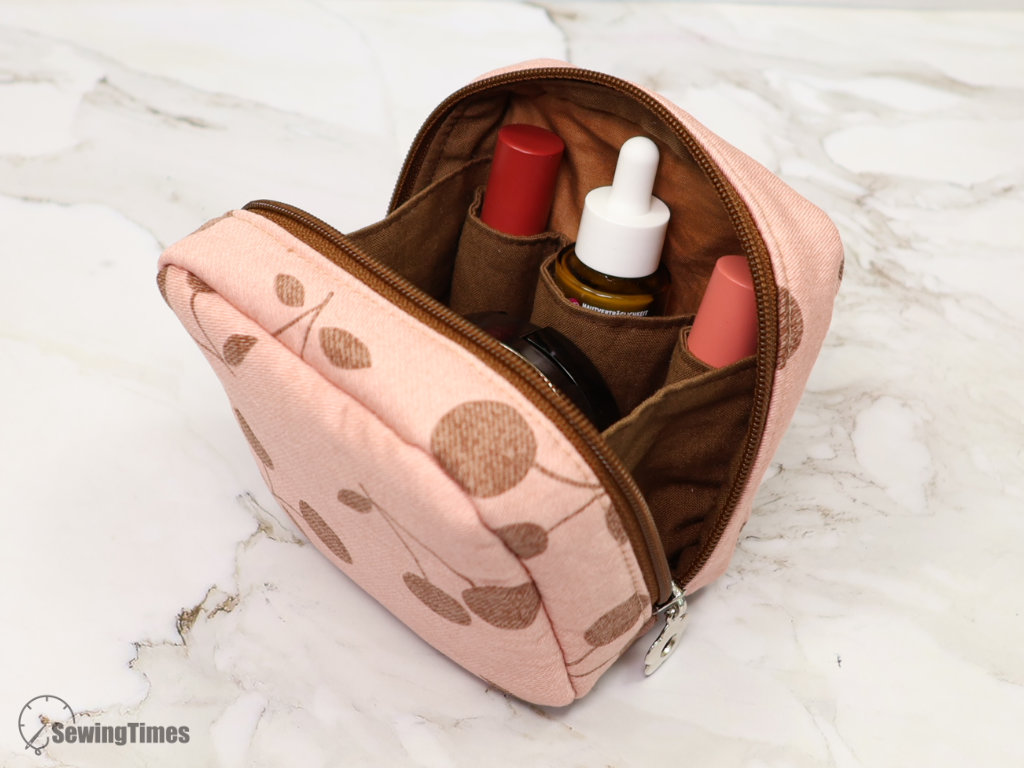 Read more about the article DIY Square Cosmetic Bag with No-Bias Lining!