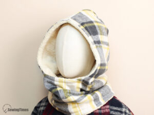 Read more about the article Easy DIY Hooded Scarf for Winter
