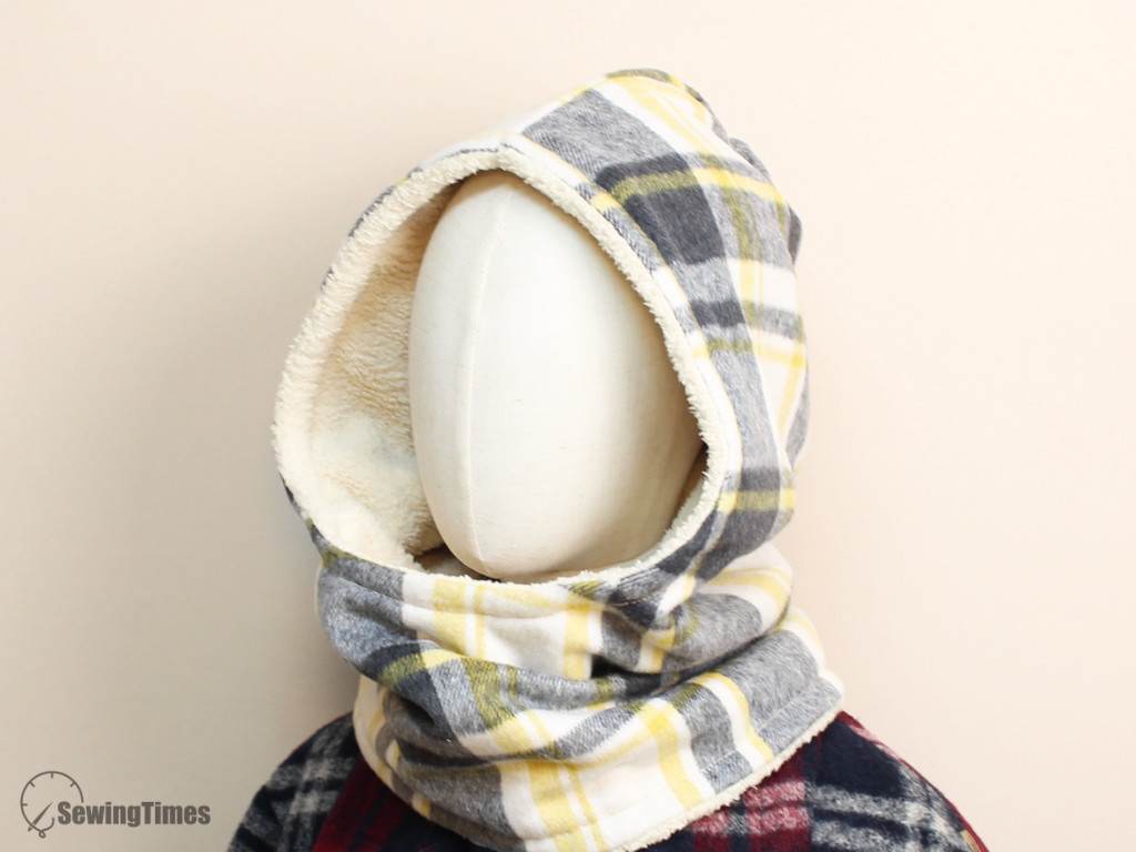 Read more about the article Easy DIY Hooded Scarf for Winter