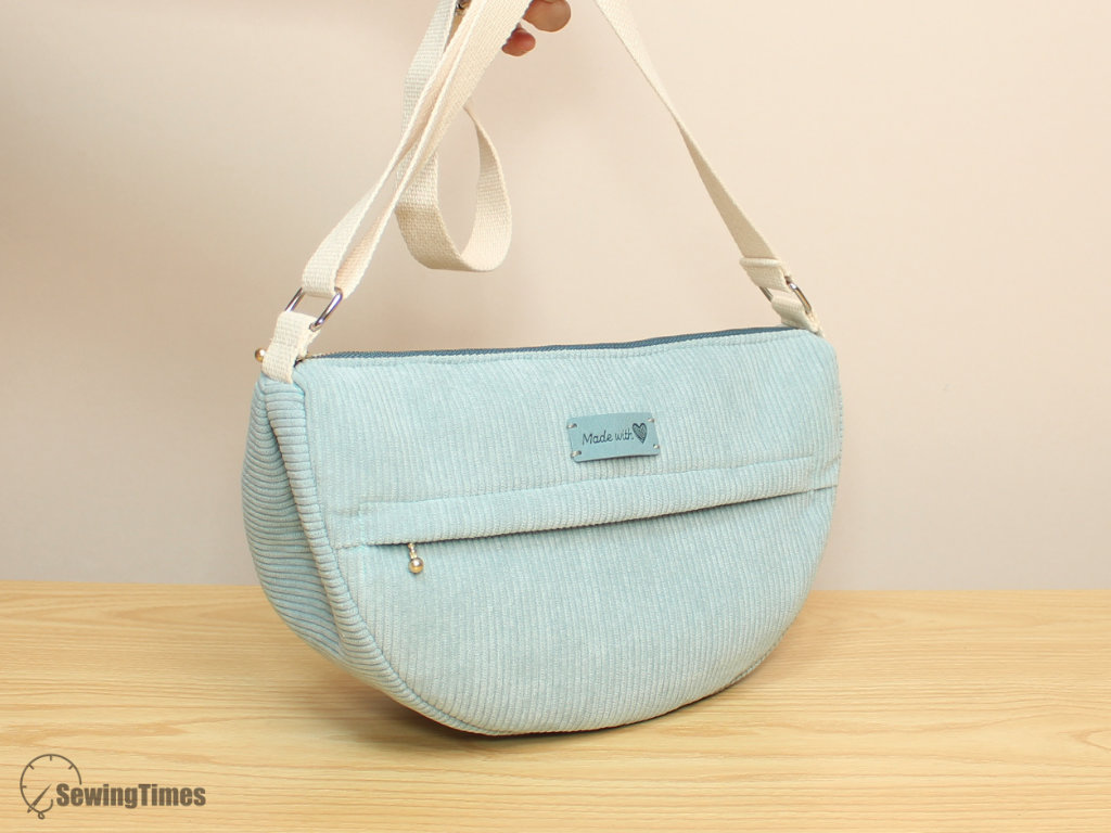 Read more about the article DIY Half Moon Bag with Front & Inside Pockets