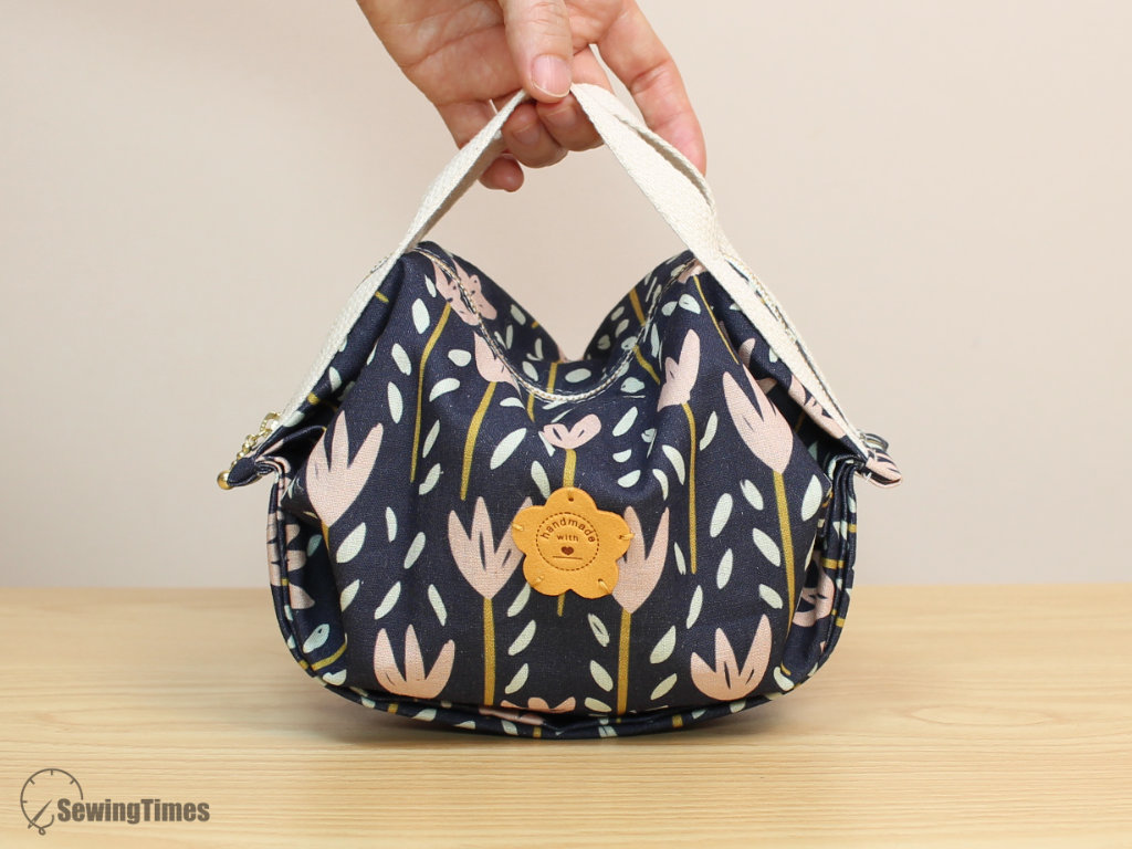 Read more about the article DIY Zipper Bag from One Rectangle Fabric