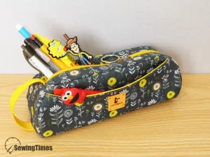 Read more about the article DIY Pencil Pouch with Handle | Cosmetic Bag Brush Case Sewing Tutorial