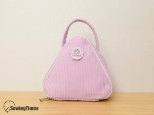 Read more about the article DIY Triangular Makeup Bag｜Beginner Sewing Challenge with Zipper Closure