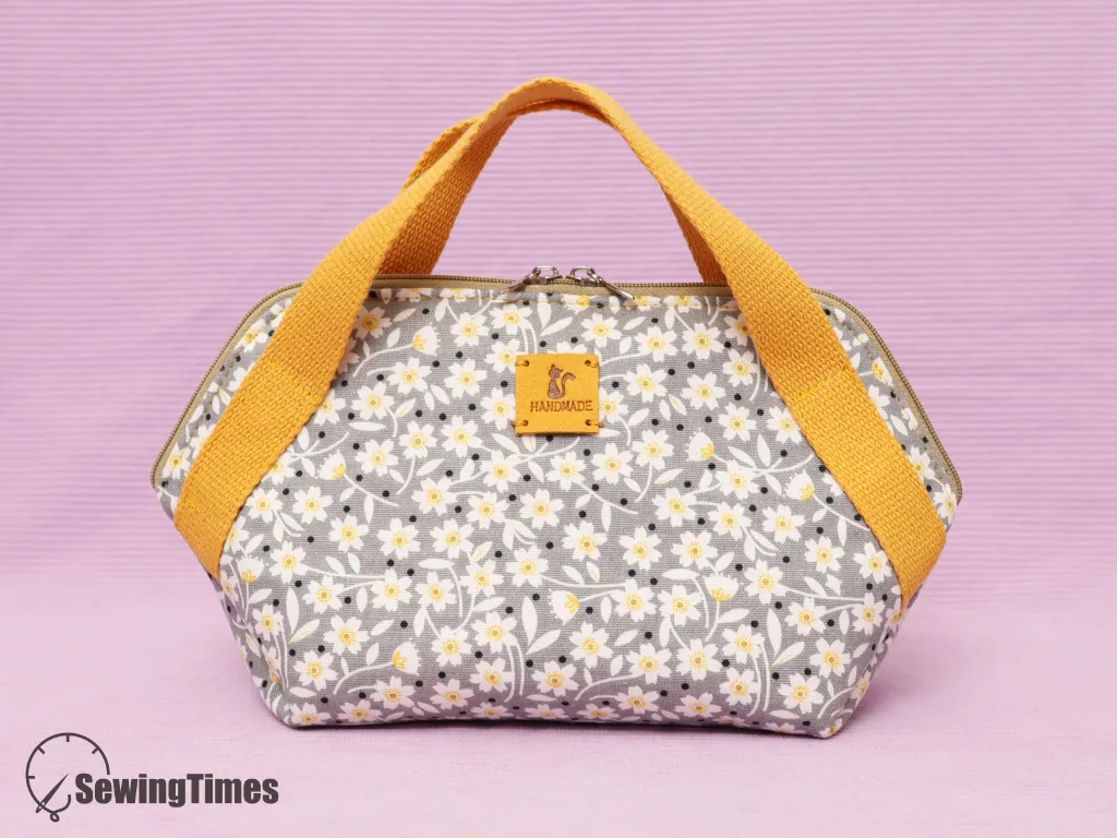 Read more about the article DIY Open-Wide Zipper Tote | Easy Cut & Sew Tutorial