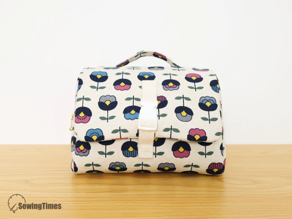 Read more about the article DIY Hanging Cosmetic Bag for Travel