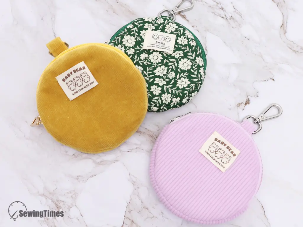 Read more about the article Scrap Fabric Christmas Gift DIY — Clip-on Round Zipper Pouch