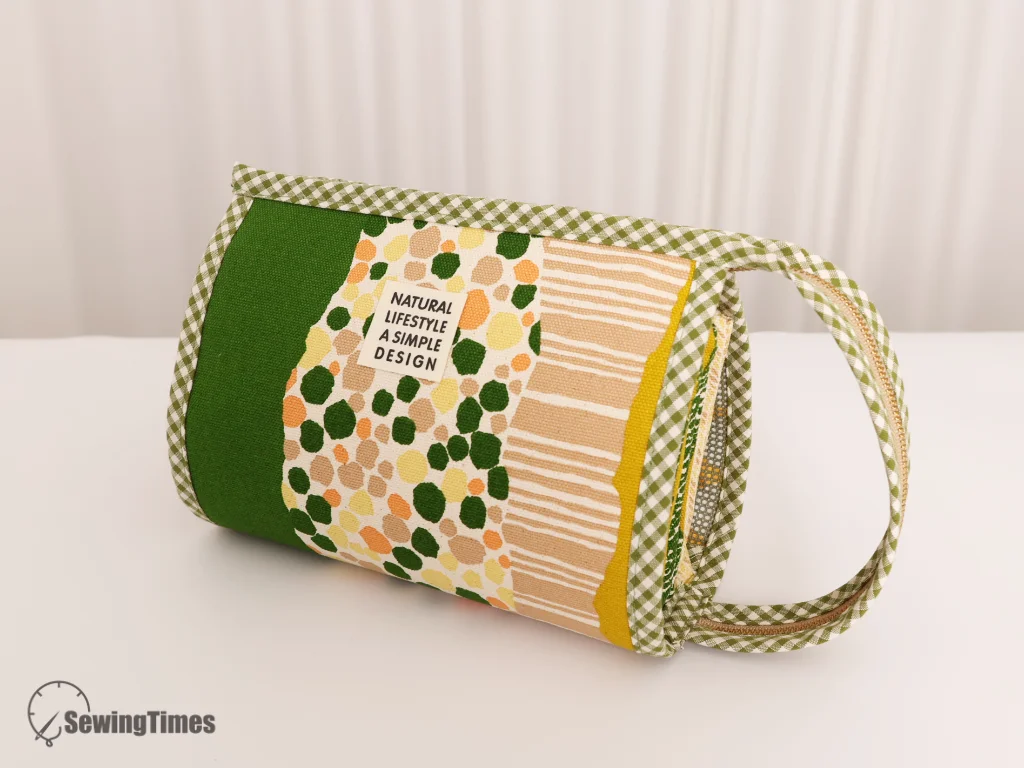Read more about the article Sewing the Ultimate All-in-One Roll Up Pouch