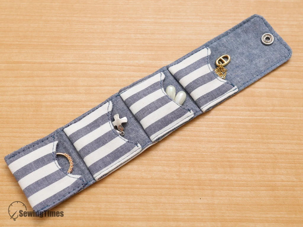 Read more about the article The Cutest DIY Gift: Sew This Mini Trinket Folder in Minutes!