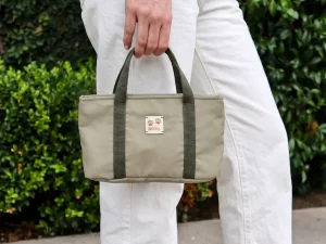 Read more about the article How to Sew a Zipper Tote with a Hidden Wallet