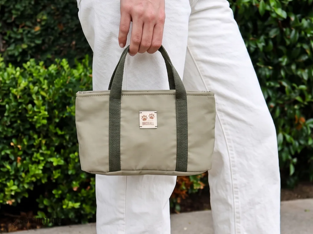 You are currently viewing How to Sew a Zipper Tote with a Hidden Wallet